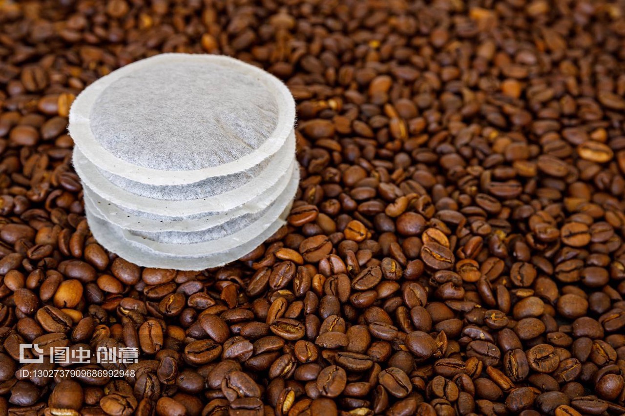 咖啡豆和咖啡垫